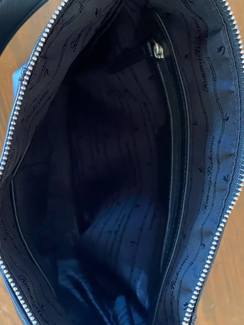 Tommy Bahama Classic Black Leather Shoulder Bag Timeless Everyday Style - Picture 10 of 11